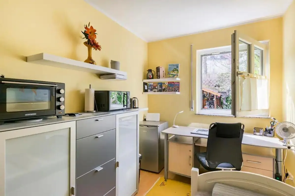7 Min To Citycenter Subway U3 100M, Southside Singleroom Own Shower Wc, Tv, Dishes Fridge, Oven, Waterheater, Coffeemashine- Free C ,Bike For Free , Next To River And Park, Many Restaurants And Supermarkets Around 200M, Nonsmoker ! Monachium Kwatera prywatna
