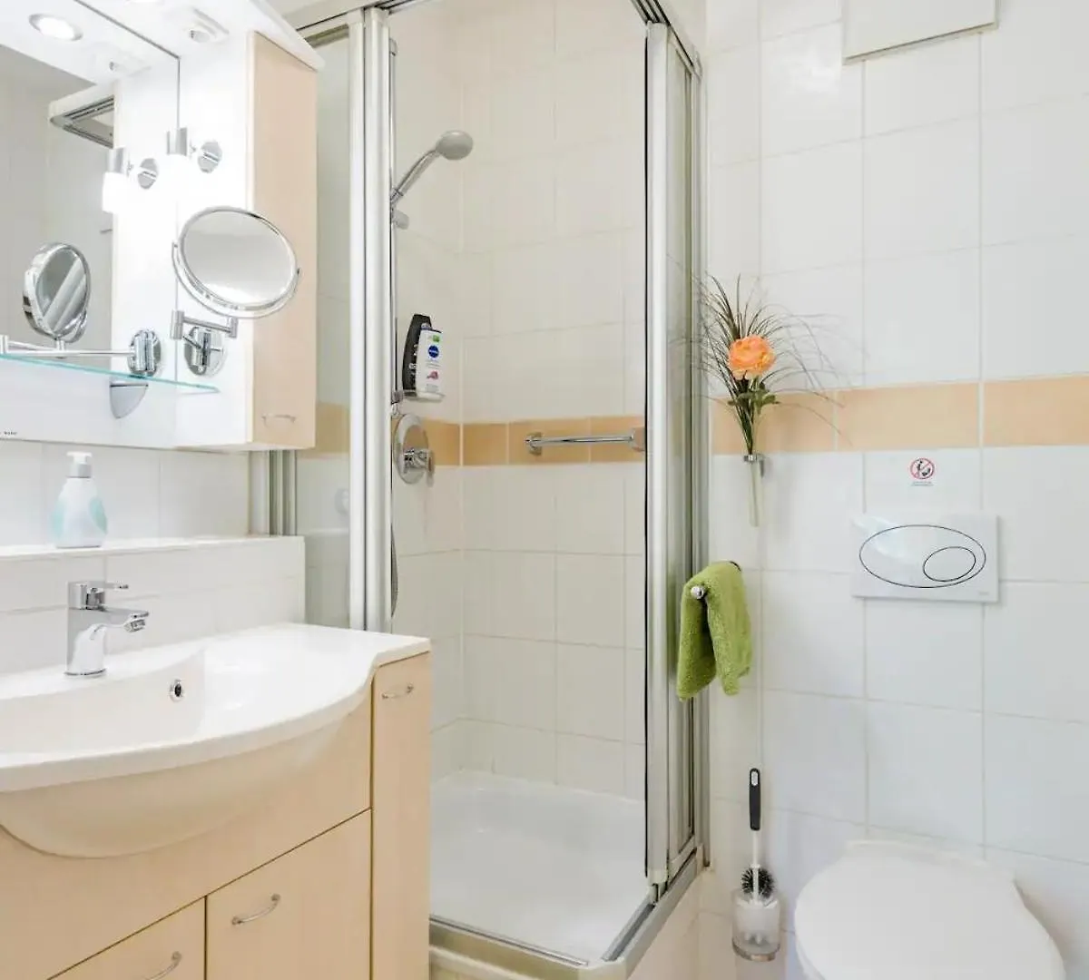 7 Min To Citycenter Subway U3 100M, Southside Singleroom Own Shower Wc, Tv, Dishes Fridge, Oven, Waterheater, Coffeemashine- Free C ,Bike For Free , Next To River And Park, Many Restaurants And Supermarkets Around 200M, Nonsmoker ! Monachium Niemcy