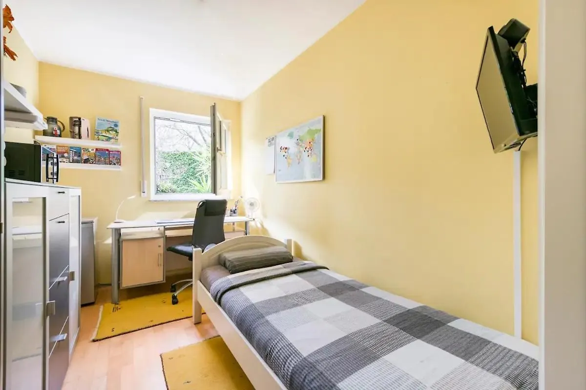 7 Min To Citycenter Subway U3 100M, Southside Singleroom Own Shower Wc, Tv, Dishes Fridge, Oven, Waterheater, Coffeemashine- Free C ,Bike For Free , Next To River And Park, Many Restaurants And Supermarkets Around 200M, Nonsmoker ! Μόναχο 0*,  Γερμανία